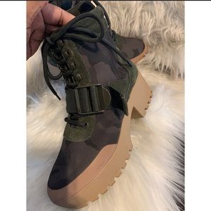 🔥🔥Steve Madden camoflage combat boot🔥🔥
